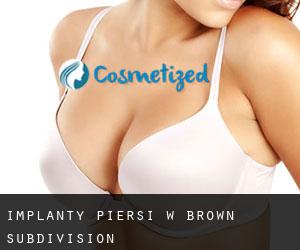 Implanty piersi w Brown Subdivision